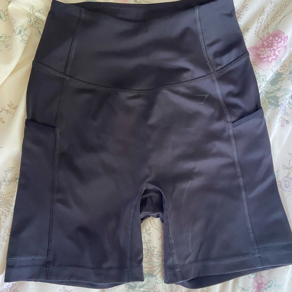 Gymshark Black Pocket Shorts Athletic Shorts with Subtle Logo - Picture 2 of 4